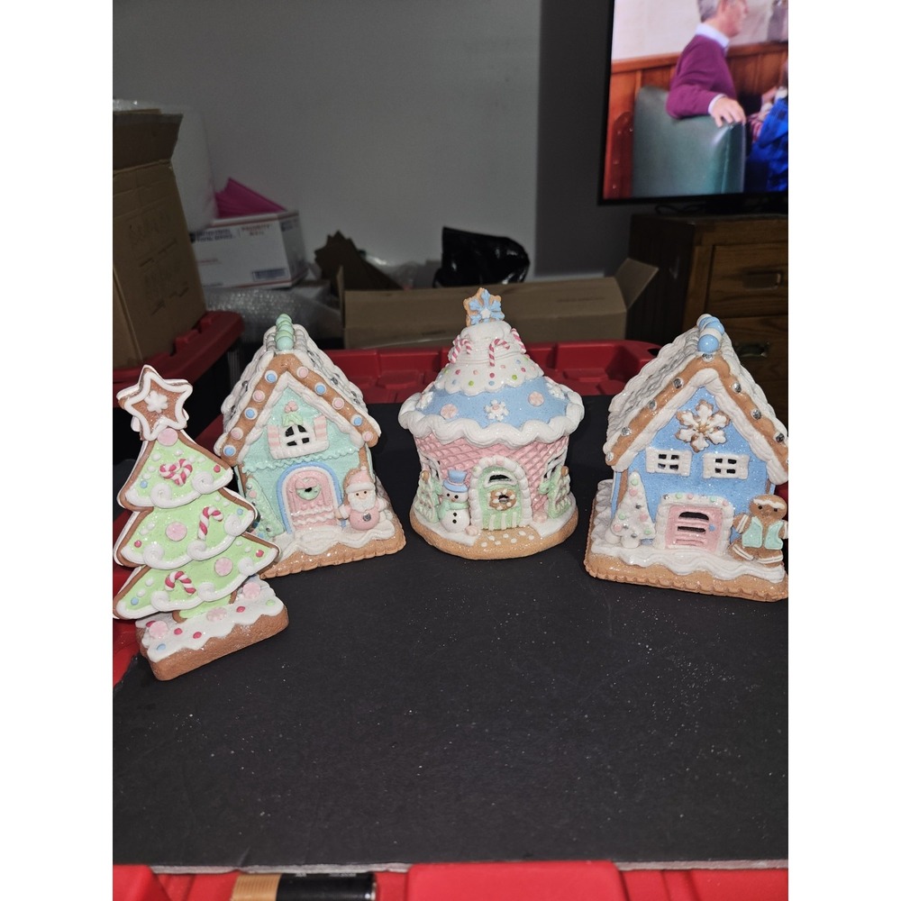 Set Of‎ 3 Gingerbread Houses And A Tree Only One Lights See Pictures